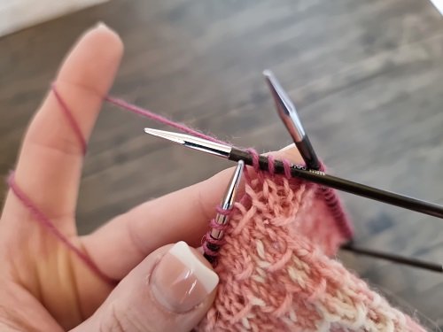 Blog-Inhaltsbild für 'Kostenlose Strickanleitung für Norwegersocken'
